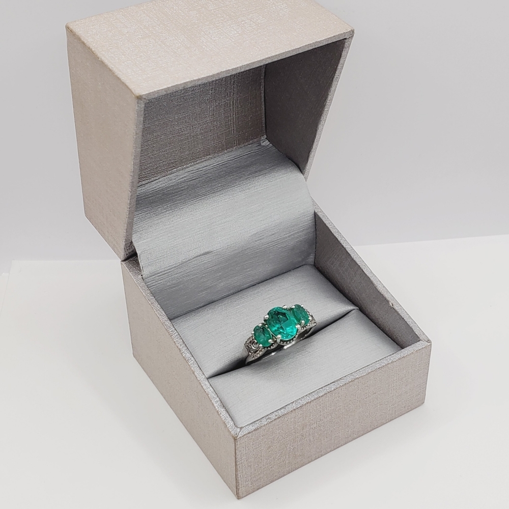 Emerald Green Quartz Ring - Picture 8 of 8